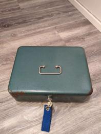 Metallschrank, Kasse