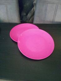 Speisetellern und Tassen