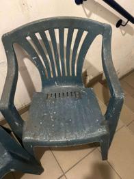 2Plastiksessel zu verschenken