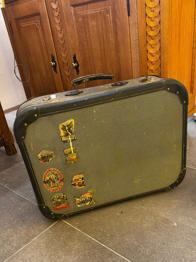 (reserviert) Alter Koffer