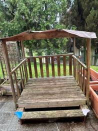 Spielhaus mit Sandkiste