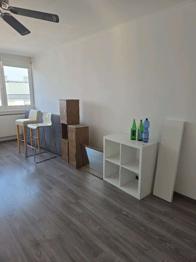 2 Stühle, Badezimmer Möbel Spiegel Ikea Schrank und Brett