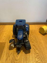 Bruder New Holland Traktor