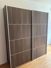 (reserviert) Kasten mit Schiebetüren