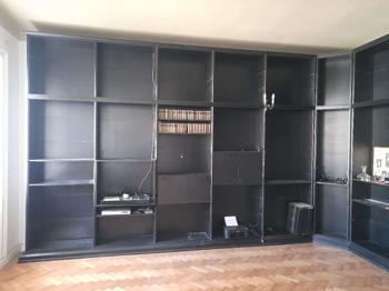 Regale/ Wandregale inklusive Vitrine