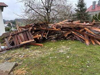 Altholz, vom abriss einer alten Gartenhütte