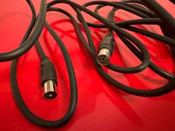 unbenutztes Antennenkabel / Koaxialkabel mit Belling-Lee-Steckern, 3 m