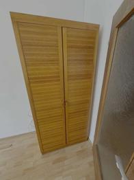 Kleiderschrank braun