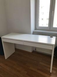 (reserviert) GRATIS IKEA SCHREIBTISCH (Abholung heute!)