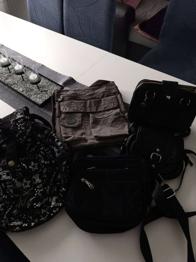 Handtaschen und ein Rucksack