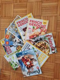 Diverse Hefte mit Kochrezepten (Symbolbild)