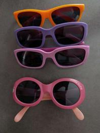 4 Sonnenbrillen für ca. 1-3 Jahre