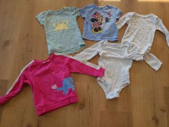 5teiliges Set 80/86 und Pulli 98 mit Flecken