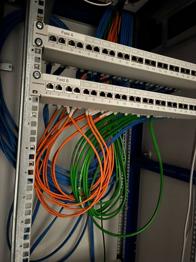 Server Kasten Schrack zum verschenken