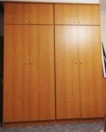 Wandschrank + Kommode aus Holz