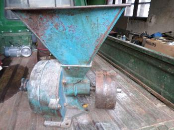 Verschenke eine Maismühle