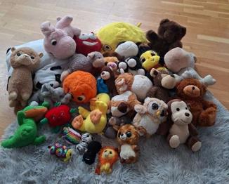 Verschiedene Kuscheltiere/ Stofftiere