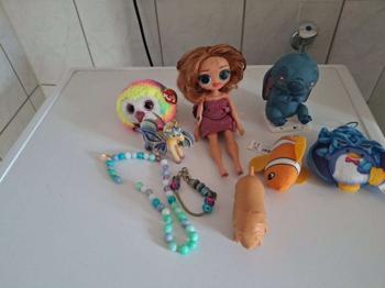 Mädchen Spielzeugen.