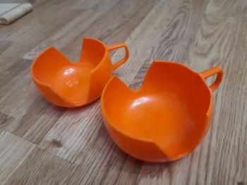 2 Stück Retro 1970er Glashalter orange Kunststoff