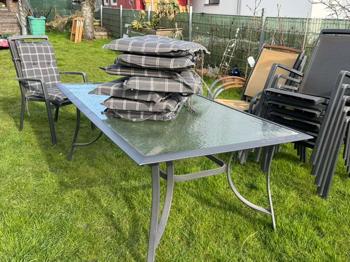 Gartentisch mit 8 Stühlen inkl. Sitzauflagen