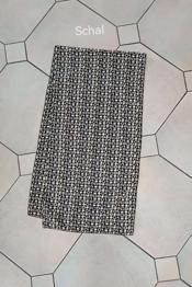 Verschiedene Schals und Tücher