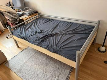 Bett inkl. Matratze und Lattenrost
