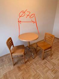 Tisch & 2 Sessel