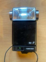 Toshiba Blitzgerät ES 7