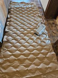 Bettauflage für Pflege mit Luftpumpe / Wechseldruckmatratze