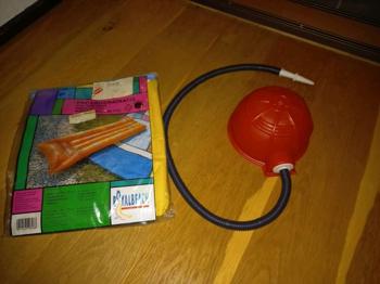 Luftmatratze mit Pumpe