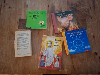 Diverse Bücher zu verschenken - Das ohne Cover ist Christine Stephen King auf Englisch