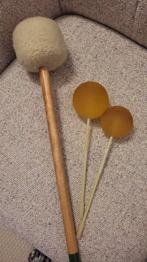 (reserviert) Gongschlägel und Gummireiber