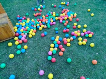 (reserviert) Sack voll von Plastikbällen