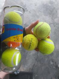 6 Tennisbälle zu verschenken