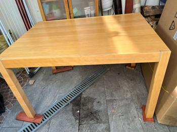 Ausziehbarer Vollholz -Esstisch zu verschenken