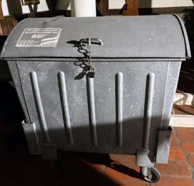 (reserviert) Müll Container