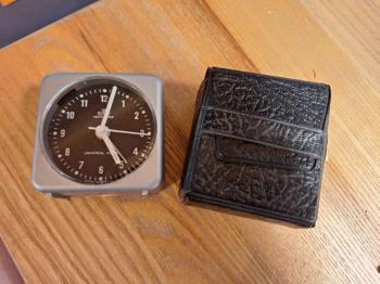 Wecker von Meister-Anker (Ein-Aus Schalter hinten und Batteriedeckel defekt)