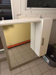 Badezimmerspiegel in gutem Zustand, kostenlos abzugeben.