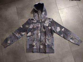 H&M Young Kapuzenweste in der Größe 146/152 mit schönem floralen Muster