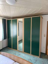 (reserviert) Bett und Kleiderschrank
