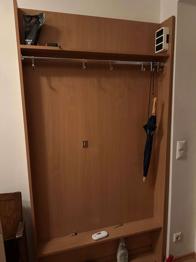 Garderobe (ohne Schirm)