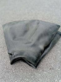 Sehr grosser Gummischlauch Wasser oder zum Rodeln