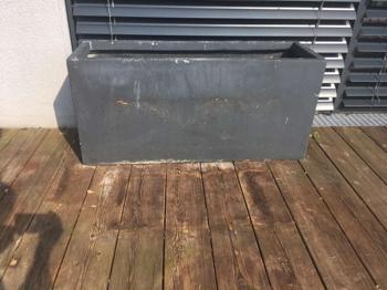 Großer Blumentrog aus Beton