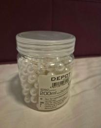 Originalverpackte Depot Deko-Perlen