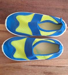 Schwimmschuhe / Badeschuhe Gr. 27