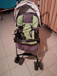 Gitterbed mit Schublade und Matraze, Tischsitz und Buggy zu verschenken.