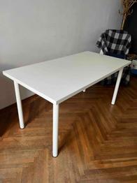 weißer (Arbeits-) Tisch