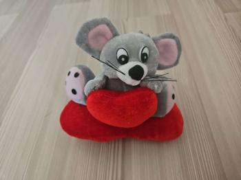 Neue Maus auf einem Herz