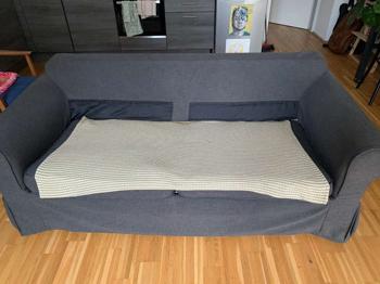 SOFA Ektorp grau plus Tagesdecke gelb