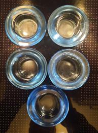 Teelichthalter aus Glas hellblau